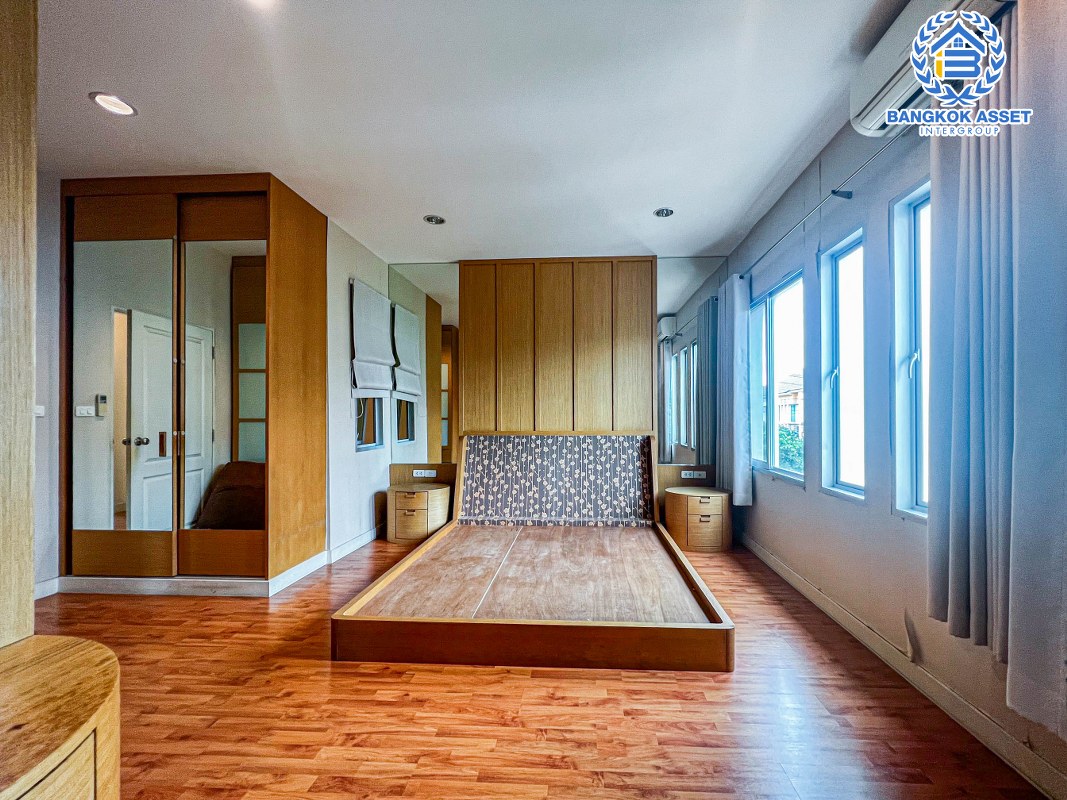 *****ทาวน์เฮ้าส์มือสองนนทบุรี โครงการ วิสต้า 180 รัชวิภา หลังมุม เนื้อที่ 40.2 ตร.ว ตกแต่งสวยงาม พร้อมเข้าอยู่ ฟังก์ชัน 3 ห้องนอน 3 ห้องน้ำ 2 ที่จอดรถ ของแถมเพียบ! จัดสวนด้านข้างร่มรื่น ทำเลเยี่ยม เข้า-ออกได้หลายทางทั้งถนนนครอินทร์, ถนนพิบูลสงคราม, ถนนกรุงเทพ-นนทบุรี ใกล้ทางด่วน "แยกประชานุกูล"