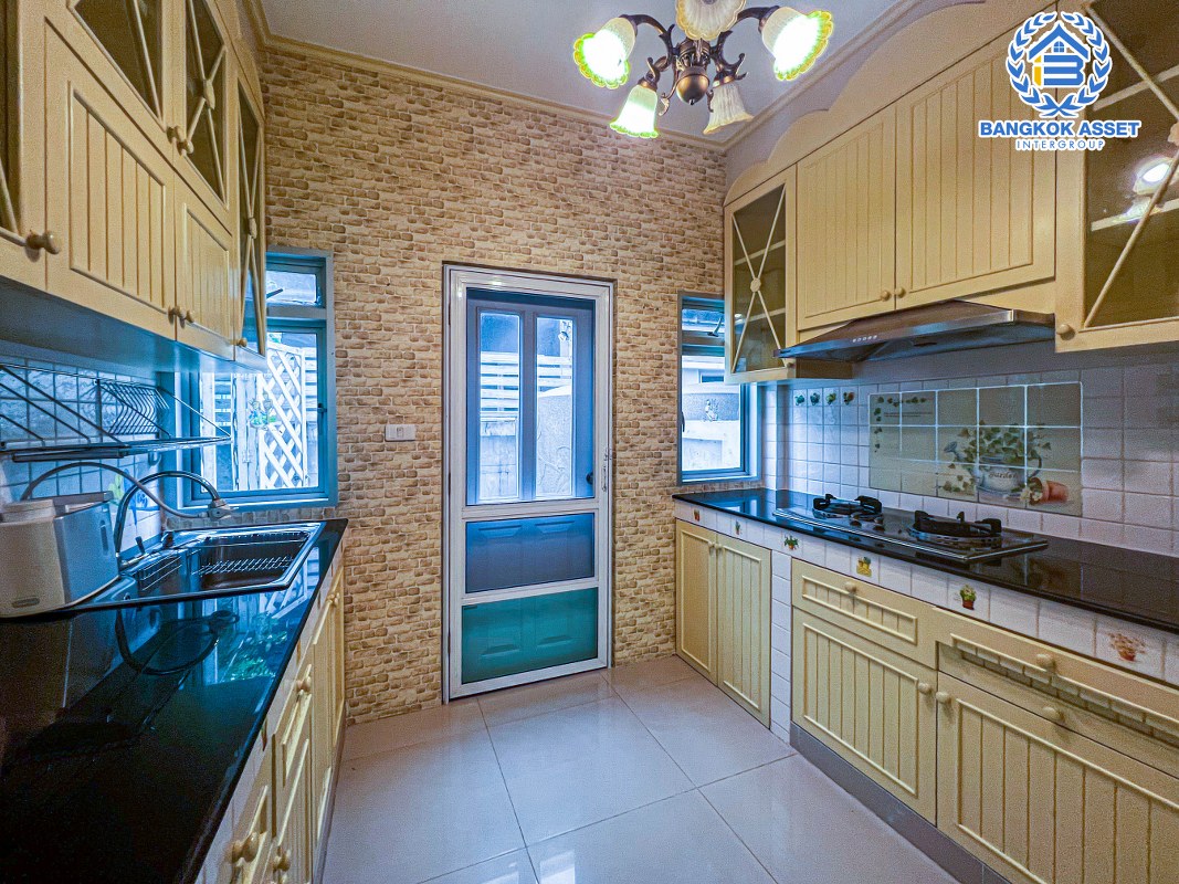 *****ทาวน์เฮ้าส์มือสองนนทบุรี โครงการ วิสต้า 180 รัชวิภา หลังมุม เนื้อที่ 40.2 ตร.ว ตกแต่งสวยงาม พร้อมเข้าอยู่ ฟังก์ชัน 3 ห้องนอน 3 ห้องน้ำ 2 ที่จอดรถ ของแถมเพียบ! จัดสวนด้านข้างร่มรื่น ทำเลเยี่ยม เข้า-ออกได้หลายทางทั้งถนนนครอินทร์, ถนนพิบูลสงคราม, ถนนกรุงเทพ-นนทบุรี ใกล้ทางด่วน "แยกประชานุกูล"