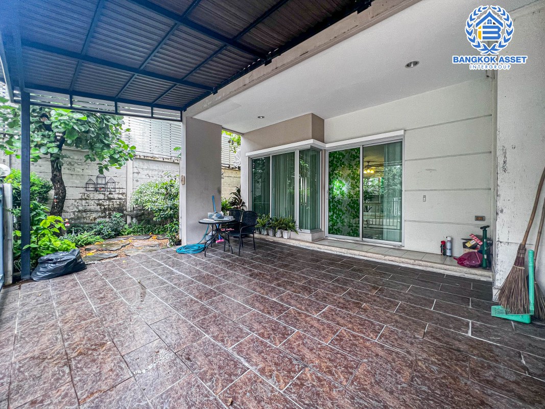 *****ทาวน์เฮ้าส์มือสองนนทบุรี โครงการ วิสต้า 180 รัชวิภา หลังมุม เนื้อที่ 40.2 ตร.ว ตกแต่งสวยงาม พร้อมเข้าอยู่ ฟังก์ชัน 3 ห้องนอน 3 ห้องน้ำ 2 ที่จอดรถ ของแถมเพียบ! จัดสวนด้านข้างร่มรื่น ทำเลเยี่ยม เข้า-ออกได้หลายทางทั้งถนนนครอินทร์, ถนนพิบูลสงคราม, ถนนกรุงเทพ-นนทบุรี ใกล้ทางด่วน "แยกประชานุกูล"