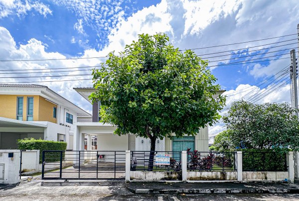 บ้านเดี่ยวมือสองนนทบุรี โครงการ เพอร์เฟคเพลส เฟส4 ราชพฤกษ์ #หลังมุม เนื้อที่กว้างเกือบ 60 ตร.ว. ฟังก์ชัน 3 ห้องนอน 3 ห้องน้ำ 2 ที่จอดรถ บ้านสวย พร้อมเข้าอยู่ หน้าบ้านไม่ติดใคร บนทำเลโซนเมือง เชื่อมต่อ ถ.ราชพฤกษ์, ถนนรัตนาธิเบศร์ ใกล้รถไฟฟ้าสายสีม่วง "สถานีไทรม้า" และทางด่วน