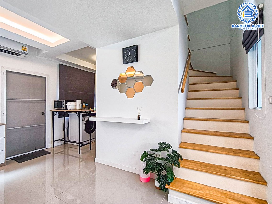 ทาวน์เฮ้าส์มือสองนนทบุรี โครงการ พฤกษาไพร์ม สถานีรถไฟฟ้าบางพลู-ราชพฤกษ์ เนื้อที่เกือบ 18 ตร.ว. ฟังก์ชัน 3 ห้องนอน 2 ห้องน้ำ 1 ที่จอดรถ แถมฟรี! 2 เครื่องปรับอากาศ 1 เครื่องทำน้ำอุ่น บนทำเลดี เพียง 8 นาทีก็ถึงรถไฟฟ้าสายสีม่วง "สถานีบางพลู" ใกล้จุดขึ้นทางด่วน "ศรีรัช" ราคาพิเศษ...