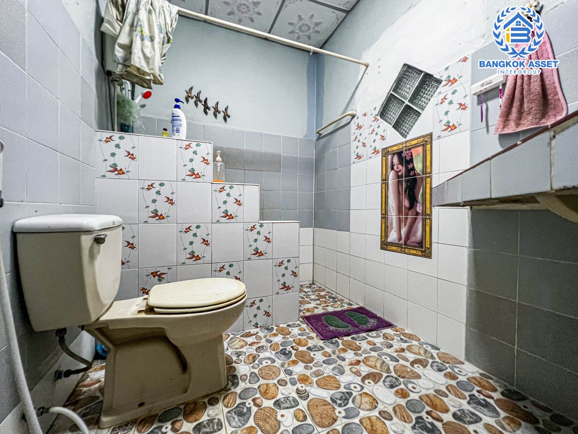 *****ทาวน์เฮ้าส์มือสองนนทบุรี โครงการ มนวดีพาร์ค วัดลาดปลาดุก เนื้อที่ 17.5 ตร.ว. ฟังก์ชัน 3 ห้องนอน 2 ห้องน้ำ สามารถจอดรถได้ 1 คัน บ้านสภาพดี แถมฟรี! 1 เครื่องปรับอากาศ บนทำเลเชื่อมต่อ ถนนกาญจนาภิเษก, ถนนรัตนาธิเบศร์ ใกล้รถไฟฟ้าสายสีม่วง "สถานีคลองบางไผ่" และทางด่วน "ศรีรัช" ห้ามพลาด!