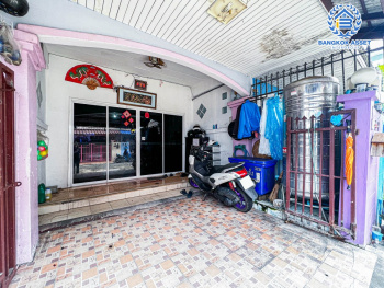 *****ทาวน์เฮ้าส์มือสองนนทบุรี โครงการ มนวดีพาร์ค วัดลาดปลาดุก เนื้อที่ 17.5 ตร.ว. ฟังก์ชัน 3 ห้องนอน 2 ห้องน้ำ สามารถจอดรถได้ 1 คัน บ้านสภาพดี แถมฟรี! 1 เครื่องปรับอากาศ บนทำเลเชื่อมต่อ ถนนกาญจนาภิเษก, ถนนรัตนาธิเบศร์ ใกล้รถไฟฟ้าสายสีม่วง "สถานีคลองบางไผ่" และทางด่วน "ศรีรัช" ห้ามพลาด!