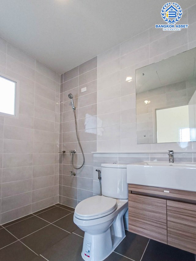 บ้านแฝดมือสอง นนทบุรี โครงการ เพอร์เฟคพาร์ค แจ้งวัฒนะ หลังมุม! เนื้อที่กว้าง 39.10 ตร.ว สภาพสวย เจ้าของเดิมไม่เคยเข้าอยู่ กับฟังก์ชัน 3 ห้องนอน 2 ห้องน้ำ 2 ที่จอดรถ ตั้งบนทำเลแห่งการเดินทาง เชื่อมต่อถนนชัยพฤกษ์, ถนนราชพฤกษ์, ถนนสะพานนนทบุรี-บางบัวทอง และจุดขึ้นทางด่วน "แจ้งวัฒนะ" จองเลย!