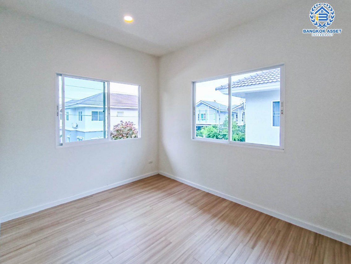 บ้านแฝดมือสอง นนทบุรี โครงการ เพอร์เฟคพาร์ค แจ้งวัฒนะ หลังมุม! เนื้อที่กว้าง 39.10 ตร.ว สภาพสวย เจ้าของเดิมไม่เคยเข้าอยู่ กับฟังก์ชัน 3 ห้องนอน 2 ห้องน้ำ 2 ที่จอดรถ ตั้งบนทำเลแห่งการเดินทาง เชื่อมต่อถนนชัยพฤกษ์, ถนนราชพฤกษ์, ถนนสะพานนนทบุรี-บางบัวทอง และจุดขึ้นทางด่วน "แจ้งวัฒนะ" จองเลย!