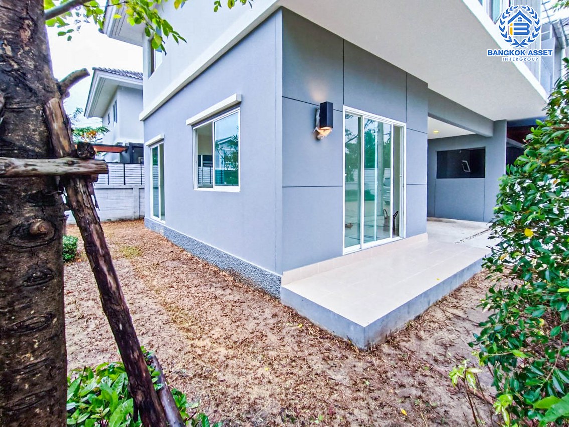 บ้านแฝดมือสอง นนทบุรี โครงการ เพอร์เฟคพาร์ค แจ้งวัฒนะ หลังมุม! เนื้อที่กว้าง 39.10 ตร.ว สภาพสวย เจ้าของเดิมไม่เคยเข้าอยู่ กับฟังก์ชัน 3 ห้องนอน 2 ห้องน้ำ 2 ที่จอดรถ ตั้งบนทำเลแห่งการเดินทาง เชื่อมต่อถนนชัยพฤกษ์, ถนนราชพฤกษ์, ถนนสะพานนนทบุรี-บางบัวทอง และจุดขึ้นทางด่วน "แจ้งวัฒนะ" จองเลย!