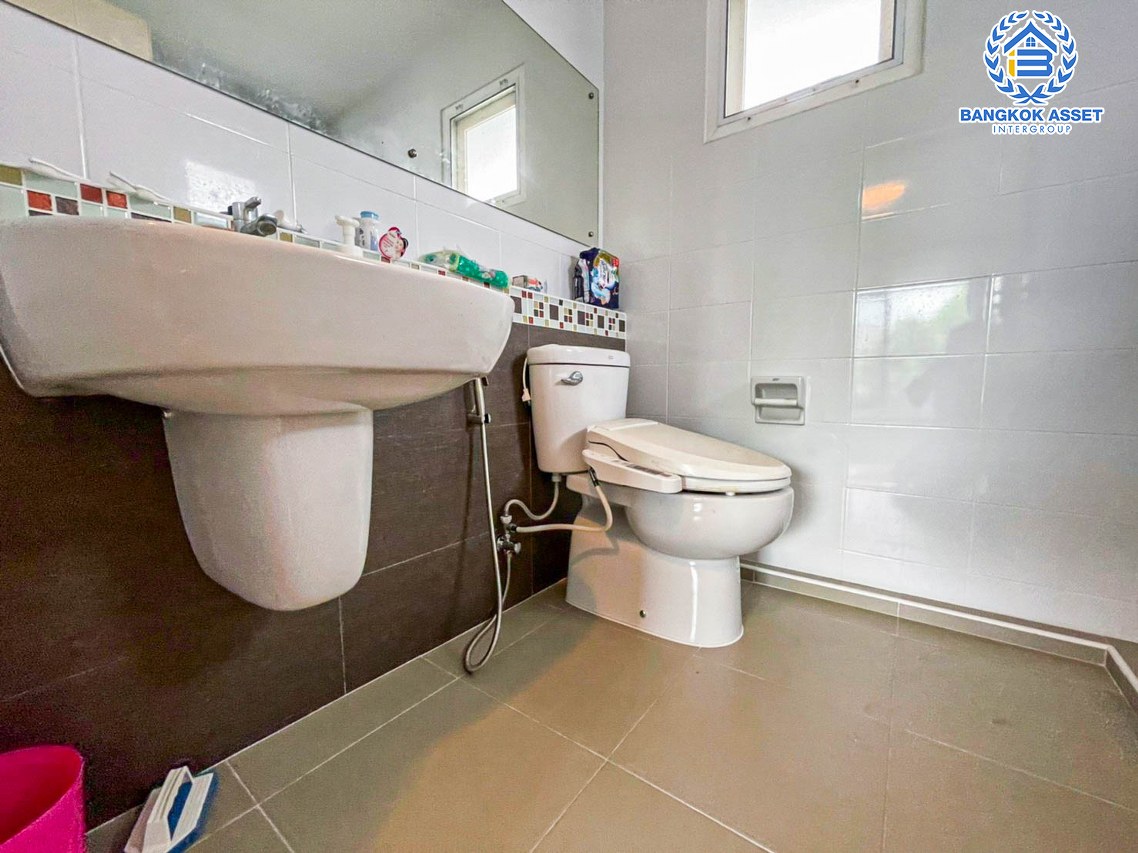 *****บ้านเดี่ยวมือสอง นนทบุรี หมู่บ้าน ชัยพฤกษ์ ปิ่นเกล้า-กาญจนาฯ เนื้อที่กว้างขวางกว่า 62.50  ตร.ว. ฟังก์ชัน 3 ห้องนอน 3 ห้องน้ำ จอดรถได้ 2 คัน บ้านสวย สภาพดี คุณภาพจากแบรนด์ LH ตั้งบนทำเลเดินทางสะดวก เชื่อมต่อถนนหลากหลายเส้นทาง ใกล้เซ็นทรัลเวสต์เกต ทางด่วน "กาญจนาภิเษก"  จองเลย!