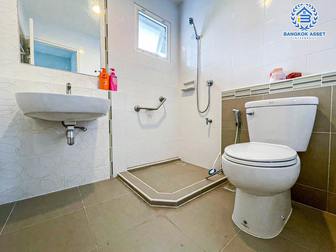 *****บ้านเดี่ยวมือสอง นนทบุรี หมู่บ้าน ชัยพฤกษ์ ปิ่นเกล้า-กาญจนาฯ เนื้อที่กว้างขวางกว่า 62.50  ตร.ว. ฟังก์ชัน 3 ห้องนอน 3 ห้องน้ำ จอดรถได้ 2 คัน บ้านสวย สภาพดี คุณภาพจากแบรนด์ LH ตั้งบนทำเลเดินทางสะดวก เชื่อมต่อถนนหลากหลายเส้นทาง ใกล้เซ็นทรัลเวสต์เกต ทางด่วน "กาญจนาภิเษก"  จองเลย!