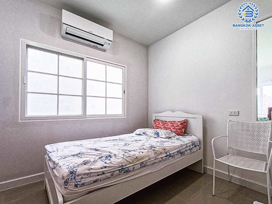 *****บ้านแฝดมือสอง โซนกรุงเทพฯ โครงการ โกลเด้นนีโอ บางแค หลังมุม! เนื้อที่กว้างกว่า 44 ตร.ว. ฟังก์ชัน 4 ห้องนอน 3 ห้องน้ำ จอดรถได้ 2 คัน  ฟรี! แอร์ 5 เครื่ีอง! ตั้งบนทำเลเดินทางสะดวก ติดถนนกาญจนาภิเษก เชื่อมต่อหลายเส้นทาง ใกล้รถไฟฟ้าสายสีน้ำเงิน "สถานีหลักสอง" และจุดขึ้นทางด่วน "กาญจนาภิเษก"