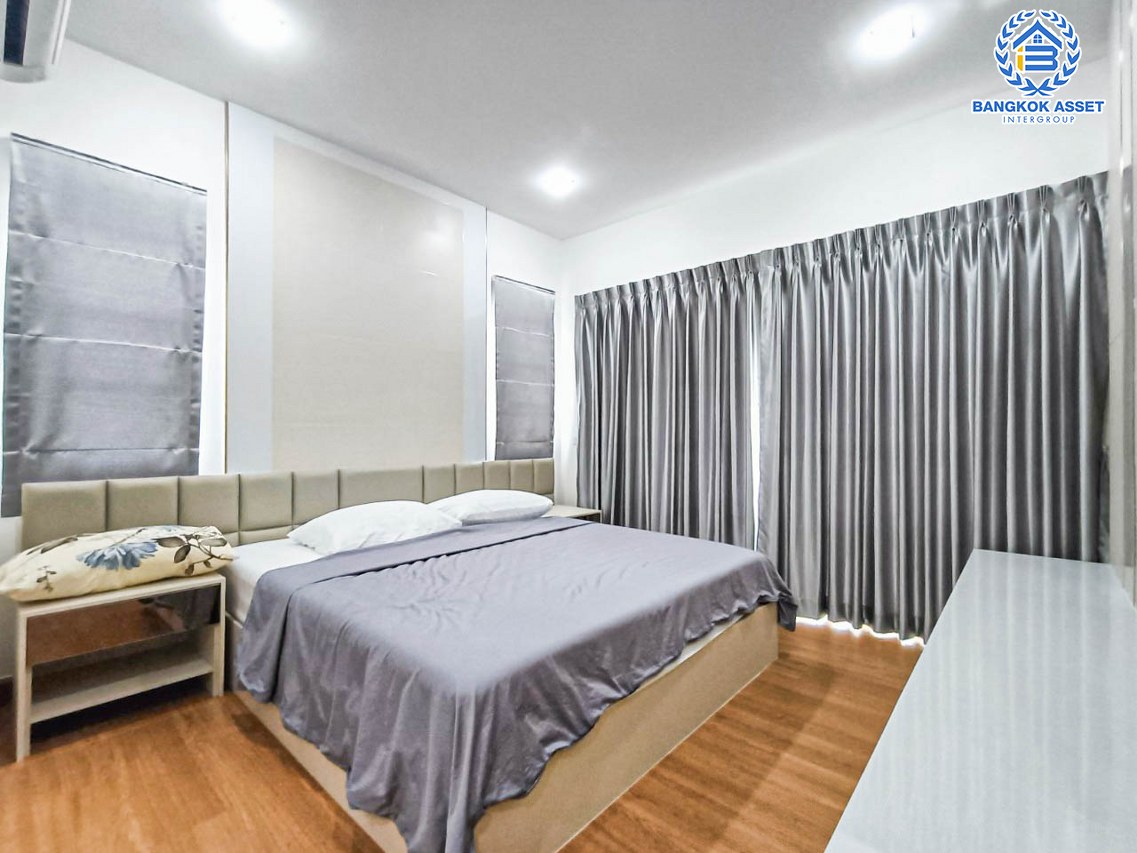 *****บ้านแฝดมือสอง โซนกรุงเทพฯ โครงการ โกลเด้นนีโอ บางแค หลังมุม! เนื้อที่กว้างกว่า 44 ตร.ว. ฟังก์ชัน 4 ห้องนอน 3 ห้องน้ำ จอดรถได้ 2 คัน  ฟรี! แอร์ 5 เครื่ีอง! ตั้งบนทำเลเดินทางสะดวก ติดถนนกาญจนาภิเษก เชื่อมต่อหลายเส้นทาง ใกล้รถไฟฟ้าสายสีน้ำเงิน "สถานีหลักสอง" และจุดขึ้นทางด่วน "กาญจนาภิเษก"