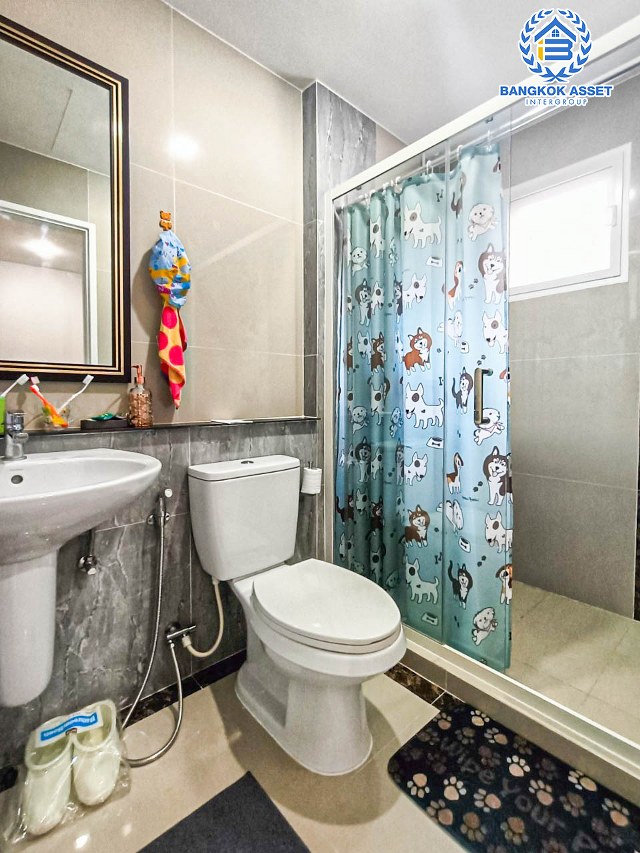 *****บ้านแฝดมือสอง โซนกรุงเทพฯ โครงการ โกลเด้นนีโอ บางแค หลังมุม! เนื้อที่กว้างกว่า 44 ตร.ว. ฟังก์ชัน 4 ห้องนอน 3 ห้องน้ำ จอดรถได้ 2 คัน  ฟรี! แอร์ 5 เครื่ีอง! ตั้งบนทำเลเดินทางสะดวก ติดถนนกาญจนาภิเษก เชื่อมต่อหลายเส้นทาง ใกล้รถไฟฟ้าสายสีน้ำเงิน "สถานีหลักสอง" และจุดขึ้นทางด่วน "กาญจนาภิเษก"