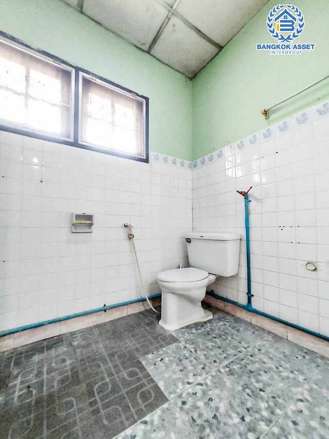 *****ทาวน์เฮ้าส์มือสอง นนทบุรี หมู่บ้านรัตนาธิเบศร์ กาญจนาภิเษก หลังมุม ภายในสภาพดี บนเนื้อที่ 21.10 ตร.ว. ฟังก์ชัน 2 ห้องนอน 2 ห้องน้ำ ซื้อไปตกแต่งใหม่ก็ถือว่าคุ้มมาก แถมฟรี! เครื่องปรับอากาศ 1 เครื่อง ตั้งบนทำเลแห่งการนเดินทาง ใกล้เซ็นทรัลเวสต์เกต และรถไฟฟ้าสาย MRT สายสีม่วง "สถานีบางใหญ่" จองเลย!