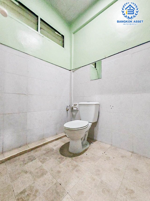 *****ทาวน์เฮ้าส์มือสอง นนทบุรี หมู่บ้านรัตนาธิเบศร์ กาญจนาภิเษก หลังมุม ภายในสภาพดี บนเนื้อที่ 21.10 ตร.ว. ฟังก์ชัน 2 ห้องนอน 2 ห้องน้ำ ซื้อไปตกแต่งใหม่ก็ถือว่าคุ้มมาก แถมฟรี! เครื่องปรับอากาศ 1 เครื่อง ตั้งบนทำเลแห่งการนเดินทาง ใกล้เซ็นทรัลเวสต์เกต และรถไฟฟ้าสาย MRT สายสีม่วง "สถานีบางใหญ่" จองเลย!