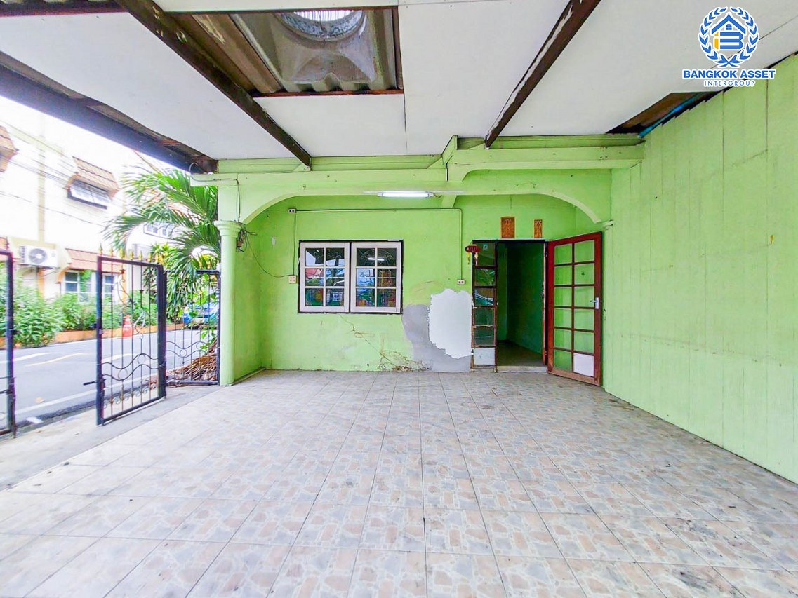 *****ทาวน์เฮ้าส์มือสอง นนทบุรี หมู่บ้านรัตนาธิเบศร์ กาญจนาภิเษก หลังมุม ภายในสภาพดี บนเนื้อที่ 21.10 ตร.ว. ฟังก์ชัน 2 ห้องนอน 2 ห้องน้ำ ซื้อไปตกแต่งใหม่ก็ถือว่าคุ้มมาก แถมฟรี! เครื่องปรับอากาศ 1 เครื่อง ตั้งบนทำเลแห่งการนเดินทาง ใกล้เซ็นทรัลเวสต์เกต และรถไฟฟ้าสาย MRT สายสีม่วง "สถานีบางใหญ่" จองเลย!