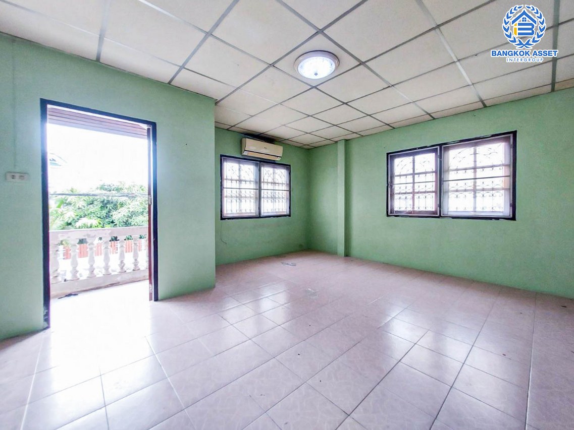 *****ทาวน์เฮ้าส์มือสอง นนทบุรี หมู่บ้านรัตนาธิเบศร์ กาญจนาภิเษก หลังมุม ภายในสภาพดี บนเนื้อที่ 21.10 ตร.ว. ฟังก์ชัน 2 ห้องนอน 2 ห้องน้ำ ซื้อไปตกแต่งใหม่ก็ถือว่าคุ้มมาก แถมฟรี! เครื่องปรับอากาศ 1 เครื่อง ตั้งบนทำเลแห่งการนเดินทาง ใกล้เซ็นทรัลเวสต์เกต และรถไฟฟ้าสาย MRT สายสีม่วง "สถานีบางใหญ่" จองเลย!