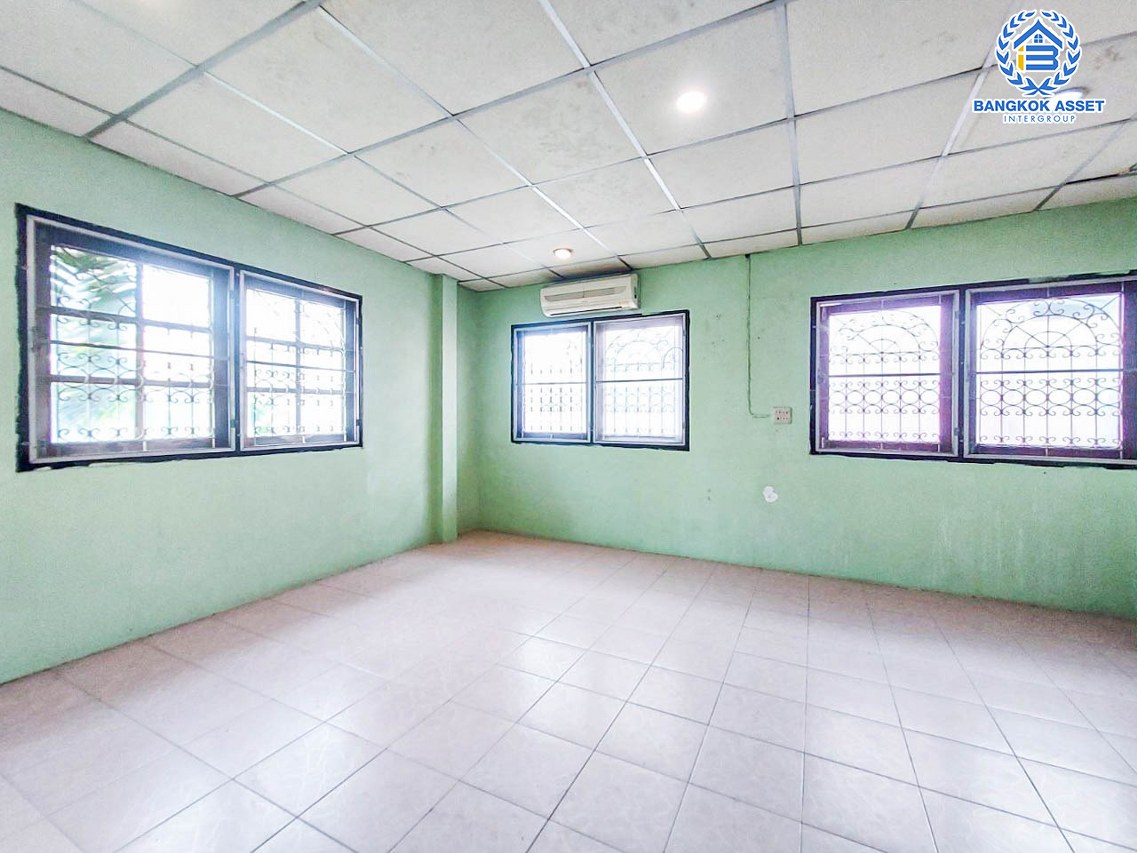 *****ทาวน์เฮ้าส์มือสอง นนทบุรี หมู่บ้านรัตนาธิเบศร์ กาญจนาภิเษก หลังมุม ภายในสภาพดี บนเนื้อที่ 21.10 ตร.ว. ฟังก์ชัน 2 ห้องนอน 2 ห้องน้ำ ซื้อไปตกแต่งใหม่ก็ถือว่าคุ้มมาก แถมฟรี! เครื่องปรับอากาศ 1 เครื่อง ตั้งบนทำเลแห่งการนเดินทาง ใกล้เซ็นทรัลเวสต์เกต และรถไฟฟ้าสาย MRT สายสีม่วง "สถานีบางใหญ่" จองเลย!