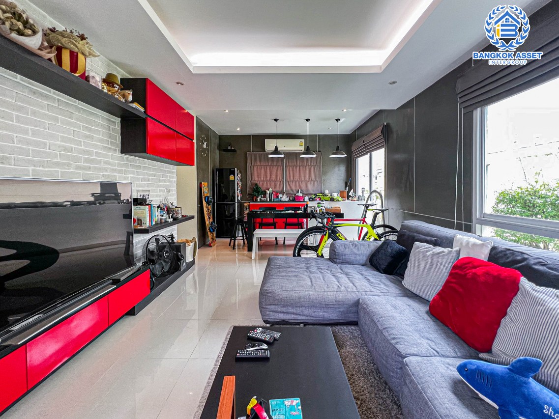 บ้านแฝดมือสองนนทบุรี โครงการ เพอร์เฟคพาร์ค พระราม5-บางใหญ่ #หลังมุม เนื้อที่กว้างเกือบ 37 ตร.ว. ฟังก์ชัน 3 ห้องนอน 2 ห้องน้ำ 1 ที่จอดรถ บ้านสภาพใหม่ 80-90% บนทำเลแห่งความสะดวกสบาย ใกล้รถไฟฟ้าสายสีม่วง "สถานีตลาดบางใหญ่" และจุดขึ้นทางด่วน "ศรีรัช" จองเลย!