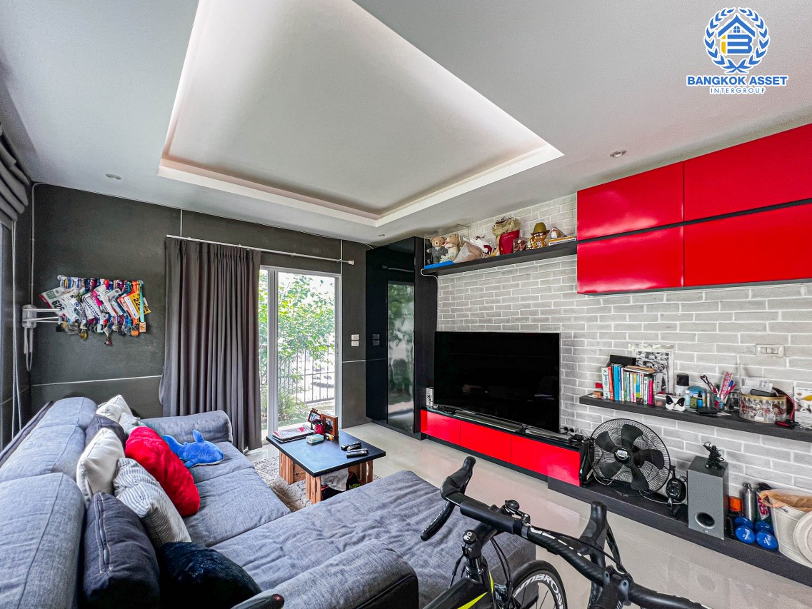 บ้านแฝดมือสองนนทบุรี โครงการ เพอร์เฟคพาร์ค พระราม5-บางใหญ่ #หลังมุม เนื้อที่กว้างเกือบ 37 ตร.ว. ฟังก์ชัน 3 ห้องนอน 2 ห้องน้ำ 1 ที่จอดรถ บ้านสภาพใหม่ 80-90% บนทำเลแห่งความสะดวกสบาย ใกล้รถไฟฟ้าสายสีม่วง "สถานีตลาดบางใหญ่" และจุดขึ้นทางด่วน "ศรีรัช" จองเลย!