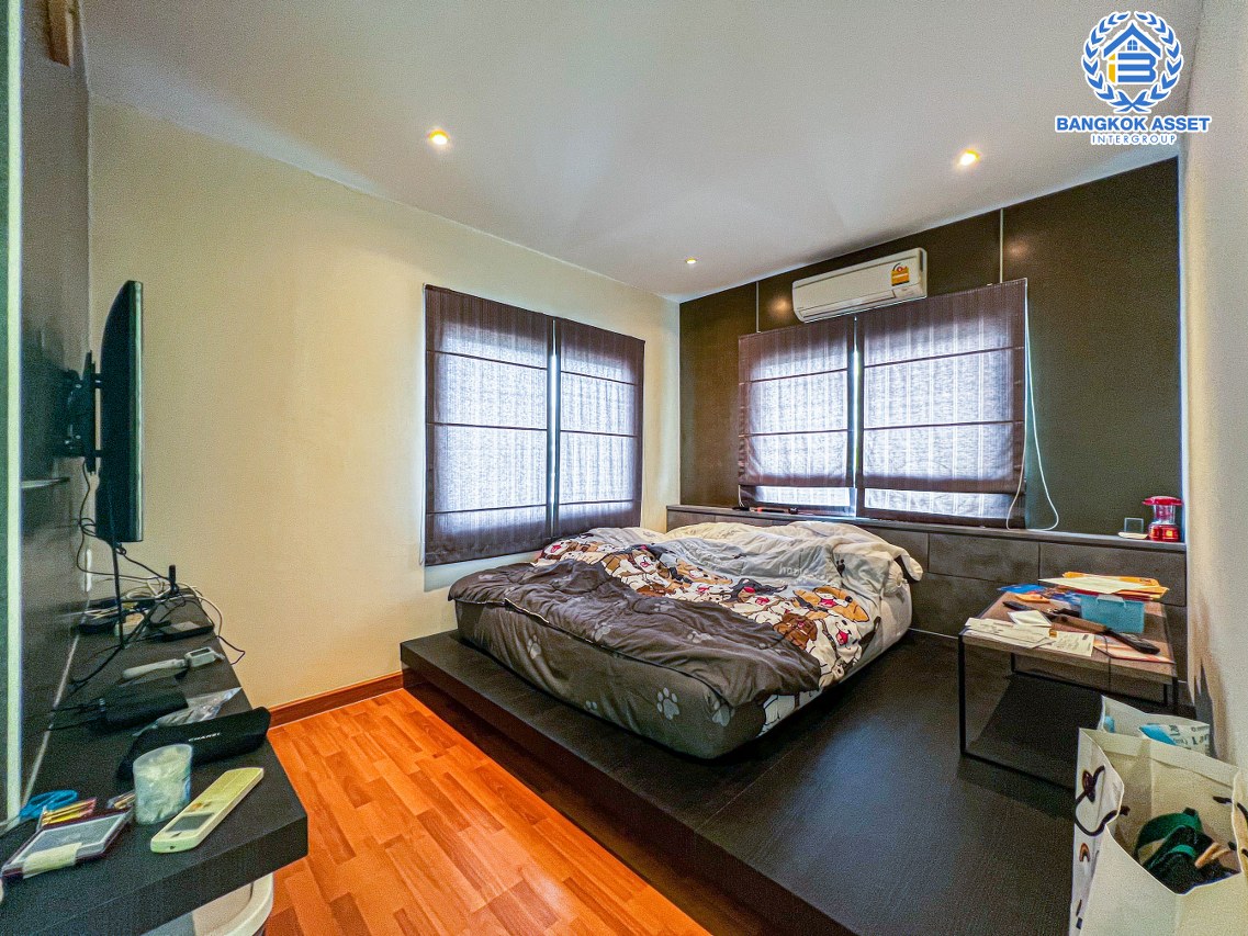 บ้านแฝดมือสองนนทบุรี โครงการ เพอร์เฟคพาร์ค พระราม5-บางใหญ่ #หลังมุม เนื้อที่กว้างเกือบ 37 ตร.ว. ฟังก์ชัน 3 ห้องนอน 2 ห้องน้ำ 1 ที่จอดรถ บ้านสภาพใหม่ 80-90% บนทำเลแห่งความสะดวกสบาย ใกล้รถไฟฟ้าสายสีม่วง "สถานีตลาดบางใหญ่" และจุดขึ้นทางด่วน "ศรีรัช" จองเลย!