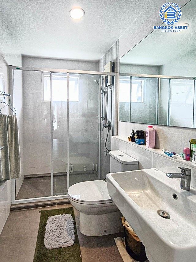 *****บ้านเดี่ยวมือสอง โครงการ วิลลาจจิโอ รังสิต-คลองสาม เนื้อที่ 55 ตร.ว. ฟังก์ชัน 3 ห้องนอน 3 ห้องน้ำ 2 ที่จอดรถ บ้านสวยพร้อมเข้าอยู่ เนื้อที่กว้างขวาง แถมฟรี! แอร์ และเครื่องดูดควัน บนทำเลที่ดี เข้า-ออกถนนหลายเส้นทาง ใกล้รถไฟฟ้าสายสีเขียว "สถานีคูคต" เชื่อมต่อดอนเมือง-โทลเวย์ จองเลย!