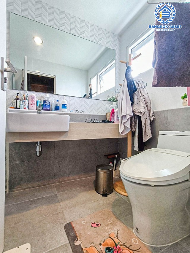 *****บ้านเดี่ยวมือสอง โครงการ วิลลาจจิโอ รังสิต-คลองสาม เนื้อที่ 55 ตร.ว. ฟังก์ชัน 3 ห้องนอน 3 ห้องน้ำ 2 ที่จอดรถ บ้านสวยพร้อมเข้าอยู่ เนื้อที่กว้างขวาง แถมฟรี! แอร์ และเครื่องดูดควัน บนทำเลที่ดี เข้า-ออกถนนหลายเส้นทาง ใกล้รถไฟฟ้าสายสีเขียว "สถานีคูคต" เชื่อมต่อดอนเมือง-โทลเวย์ จองเลย!