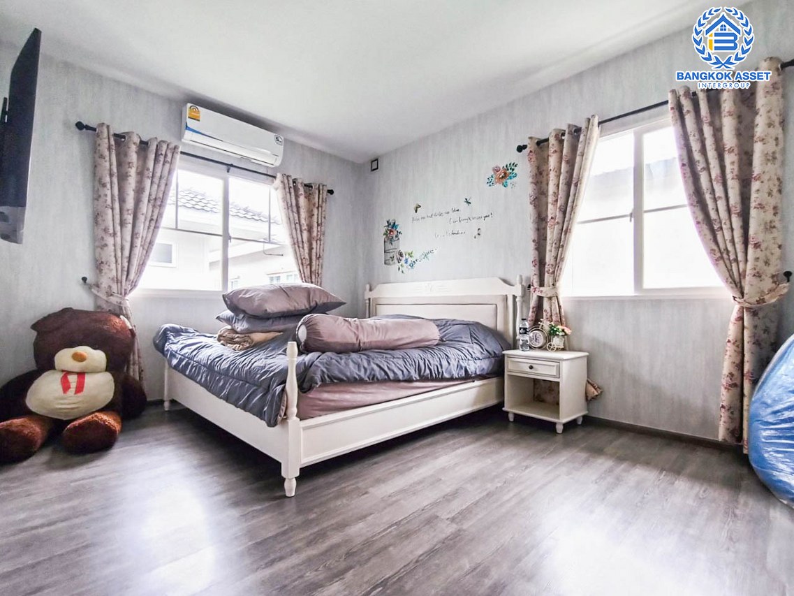 *****บ้านเดี่ยวมือสอง โครงการ วิลลาจจิโอ รังสิต-คลองสาม เนื้อที่ 55 ตร.ว. ฟังก์ชัน 3 ห้องนอน 3 ห้องน้ำ 2 ที่จอดรถ บ้านสวยพร้อมเข้าอยู่ เนื้อที่กว้างขวาง แถมฟรี! แอร์ และเครื่องดูดควัน บนทำเลที่ดี เข้า-ออกถนนหลายเส้นทาง ใกล้รถไฟฟ้าสายสีเขียว "สถานีคูคต" เชื่อมต่อดอนเมือง-โทลเวย์ จองเลย!