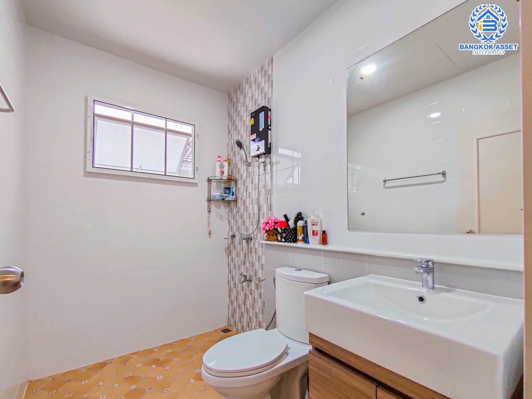 *****บ้านแฝดมือสองนนทบุรี จากโครงการ เพอร์เฟคพาร์ค แจ้งวัฒนะ-ปากเกร็ด เนื้อที่ 39 ตร.ว บ้านสภาพดีเหมือนใหม่ พร้อมต่อเติมพื้นที่ กับฟังก์ชัน 3 ห้องนอน 3 ห้องน้ำ 2 ที่จอดรถ ฟรี! 3 เครื่องปรับอากาศ ทำเลสงบ ใกล้แม่น้ำเจ้าพระยา เชื่อมต่อถนนชัยพฤกษ์, ถนนราชพฤกษ์