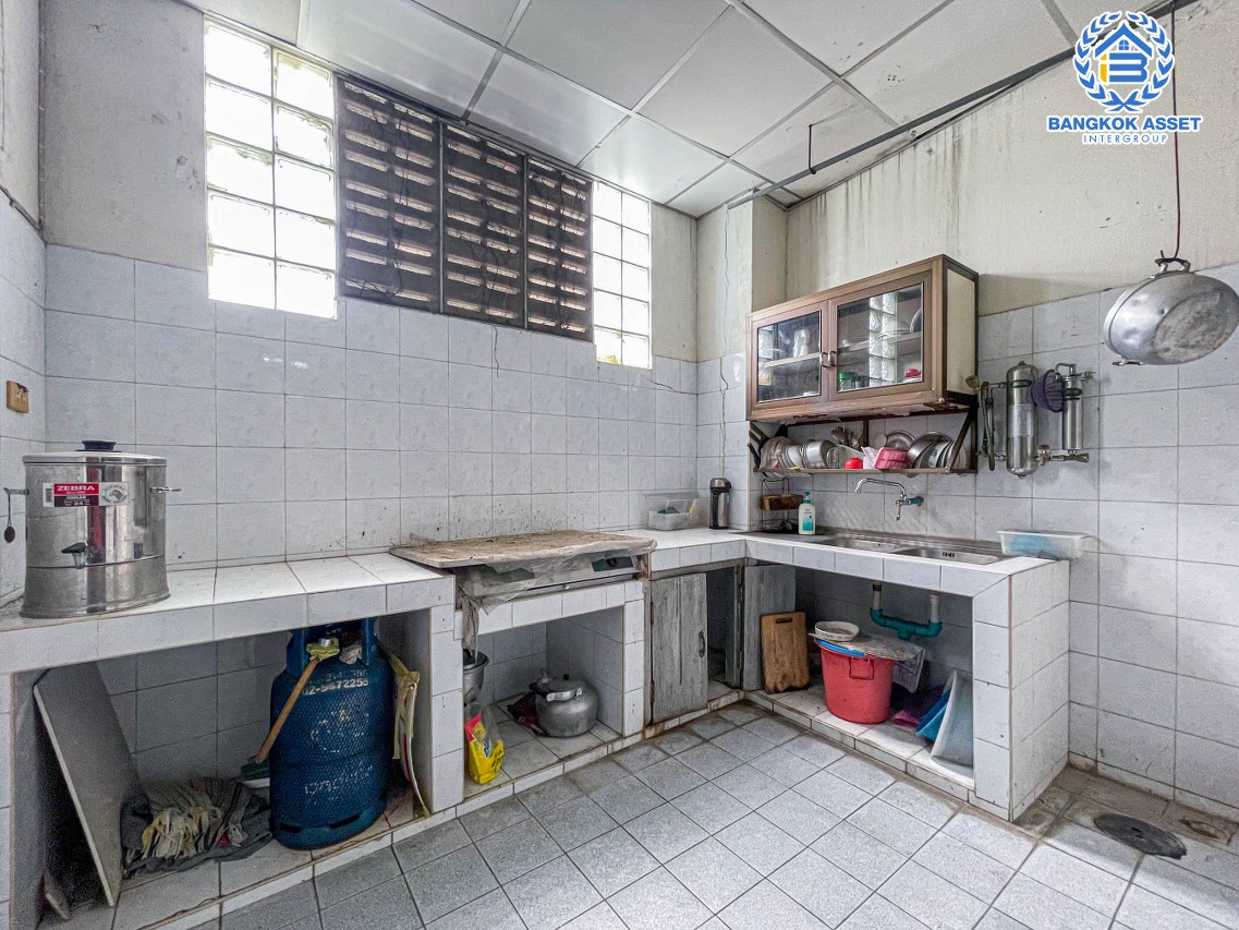 ทาวน์โฮมมือสองกรุงเทพมหานคร โครงการ พิบูลย์ บางซื่อ เนื้อที่เยอะถึง 20 ตร.ว. ฟังก์ชัน 4 ห้องนอน 3 ห้องน้ำ 1 ที่จอดรถ บ้านสวยพร้อมเข้าอยู่ บนทำเลติดถนนพิบูลย์สงคราม เดินทางสะดวก ใกล้รถไฟฟ้าสายสีม่วง "สถานีแยกติวานนท์" และทางด่วน "ศรีรัช"