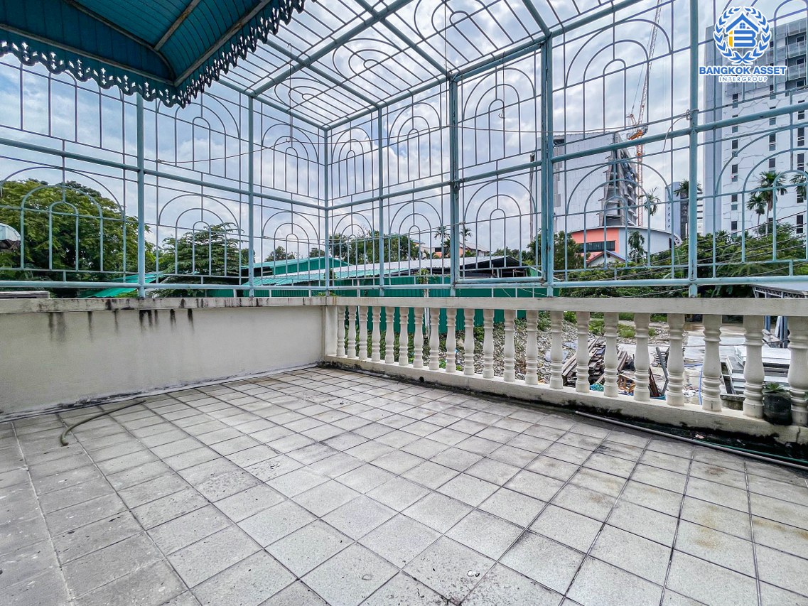 ทาวน์โฮมมือสองกรุงเทพมหานคร โครงการ พิบูลย์ บางซื่อ เนื้อที่เยอะถึง 20 ตร.ว. ฟังก์ชัน 4 ห้องนอน 3 ห้องน้ำ 1 ที่จอดรถ บ้านสวยพร้อมเข้าอยู่ บนทำเลติดถนนพิบูลย์สงคราม เดินทางสะดวก ใกล้รถไฟฟ้าสายสีม่วง "สถานีแยกติวานนท์" และทางด่วน "ศรีรัช"