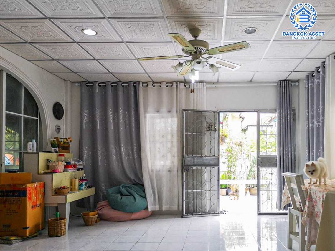 *****บ้านเดี่ยวมือสองปทุมธานี โครงการ มัฆวานรังสรรค์ รังสิต-นครนายก เนื้อที่กว้างขวางถึง 70 ตร.ว. ฟังก์ชัน 4 ห้องนอน 3 ห้องน้ำ 2 ที่จอดรถ บรรยากาศร่มรื่น บ้านพร้อมอยู่ พร้อมของแถมเพียบ! บนทำเลเดินทาง 30 นาทีถึงน้ำตก-นครนายก ใกล้จุดขึ้นทางด่วน