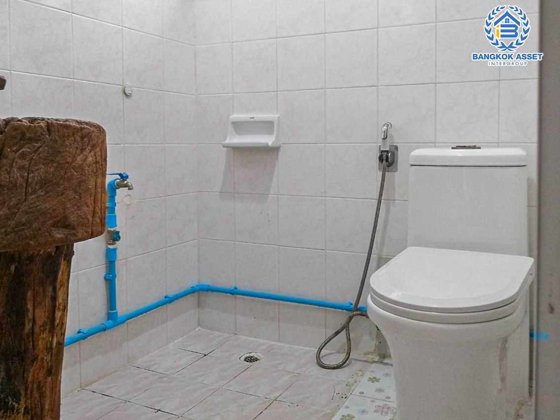 *****บ้านเดี่ยวมือสองปทุมธานี โครงการ มัฆวานรังสรรค์ รังสิต-นครนายก เนื้อที่กว้างขวางถึง 70 ตร.ว. ฟังก์ชัน 4 ห้องนอน 3 ห้องน้ำ 2 ที่จอดรถ บรรยากาศร่มรื่น บ้านพร้อมอยู่ พร้อมของแถมเพียบ! บนทำเลเดินทาง 30 นาทีถึงน้ำตก-นครนายก ใกล้จุดขึ้นทางด่วน