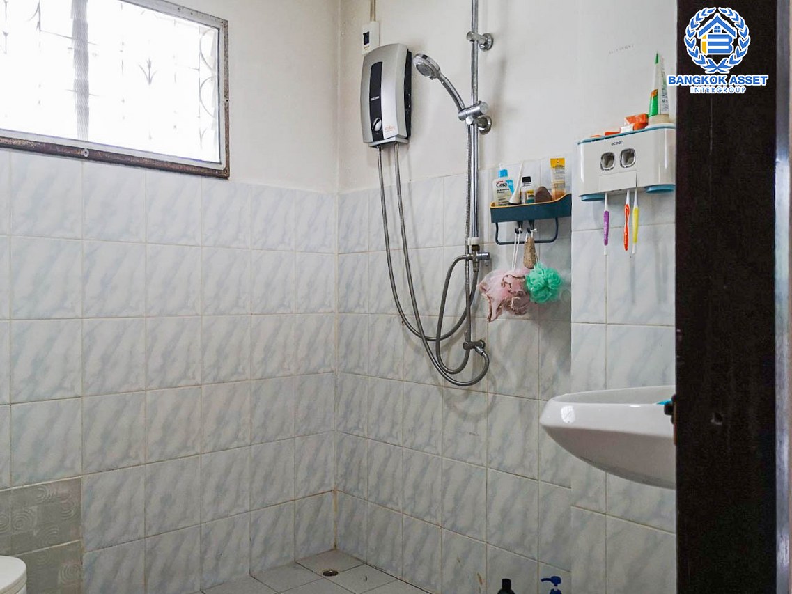 *****บ้านเดี่ยวมือสองปทุมธานี โครงการ มัฆวานรังสรรค์ รังสิต-นครนายก เนื้อที่กว้างขวางถึง 70 ตร.ว. ฟังก์ชัน 4 ห้องนอน 3 ห้องน้ำ 2 ที่จอดรถ บรรยากาศร่มรื่น บ้านพร้อมอยู่ พร้อมของแถมเพียบ! บนทำเลเดินทาง 30 นาทีถึงน้ำตก-นครนายก ใกล้จุดขึ้นทางด่วน