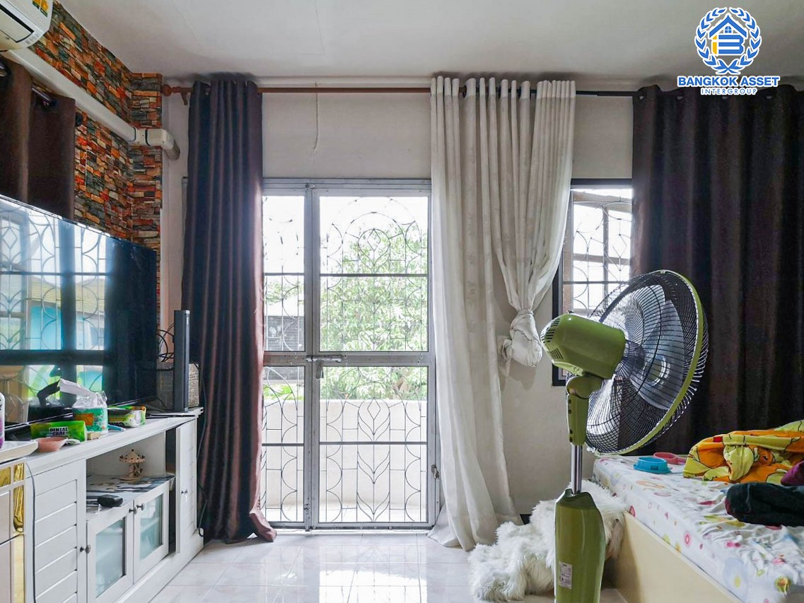 *****บ้านเดี่ยวมือสองปทุมธานี โครงการ มัฆวานรังสรรค์ รังสิต-นครนายก เนื้อที่กว้างขวางถึง 70 ตร.ว. ฟังก์ชัน 4 ห้องนอน 3 ห้องน้ำ 2 ที่จอดรถ บรรยากาศร่มรื่น บ้านพร้อมอยู่ พร้อมของแถมเพียบ! บนทำเลเดินทาง 30 นาทีถึงน้ำตก-นครนายก ใกล้จุดขึ้นทางด่วน