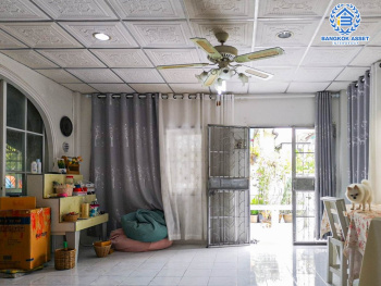 *****บ้านเดี่ยวมือสองปทุมธานี โครงการ มัฆวานรังสรรค์ รังสิต-นครนายก เนื้อที่กว้างขวางถึง 70 ตร.ว. ฟังก์ชัน 4 ห้องนอน 3 ห้องน้ำ 2 ที่จอดรถ บรรยากาศร่มรื่น บ้านพร้อมอยู่ พร้อมของแถมเพียบ! บนทำเลเดินทาง 30 นาทีถึงน้ำตก-นครนายก ใกล้จุดขึ้นทางด่วน