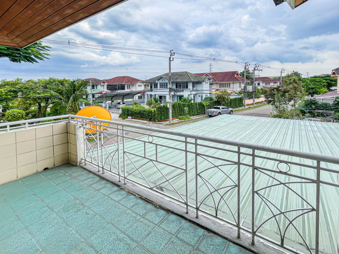 *****บ้านเดี่ยวมือสอง กรุงเทพ หมู่บ้าน บ้านภาณุ ปิ่นเกล้า-ตลิ่งชัน หลังมุม เนื้อที่กว้างขวางถึง 79.50  ตร.ว. ฟังก์ชัน 4 ห้องนอน 4 ห้องน้ำ ที่จอดรถ 2 คัน บ้านหลังใหญ่ ได้พื้นที่ใช้สอยกว้างขวาง ภายในสภาพสวยงาม การเดินทางสะดวกสบาย เชื่อมต่อถนนกาญจนาภิเษก, ถนนพุทธมณฑลสาย2 ใกล้ทางด่วน "ศรีรัช" จองเลยวันนี้!