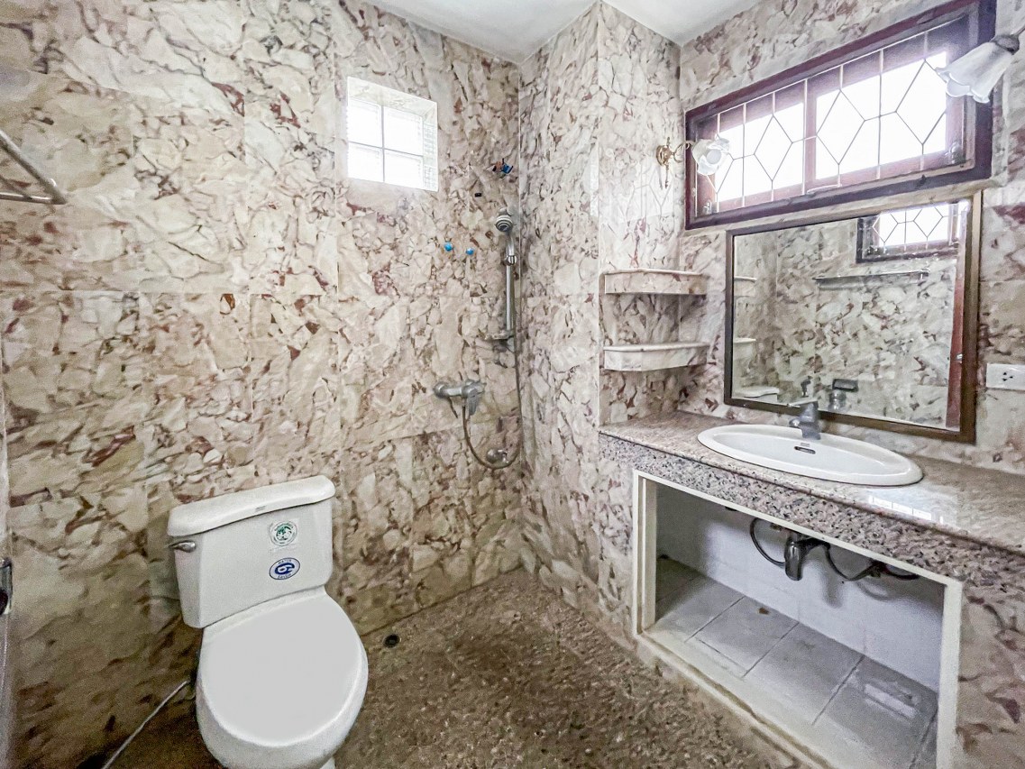 *****บ้านเดี่ยวมือสอง กรุงเทพ หมู่บ้าน บ้านภาณุ ปิ่นเกล้า-ตลิ่งชัน หลังมุม เนื้อที่กว้างขวางถึง 79.50  ตร.ว. ฟังก์ชัน 4 ห้องนอน 4 ห้องน้ำ ที่จอดรถ 2 คัน บ้านหลังใหญ่ ได้พื้นที่ใช้สอยกว้างขวาง ภายในสภาพสวยงาม การเดินทางสะดวกสบาย เชื่อมต่อถนนกาญจนาภิเษก, ถนนพุทธมณฑลสาย2 ใกล้ทางด่วน "ศรีรัช" จองเลยวันนี้!