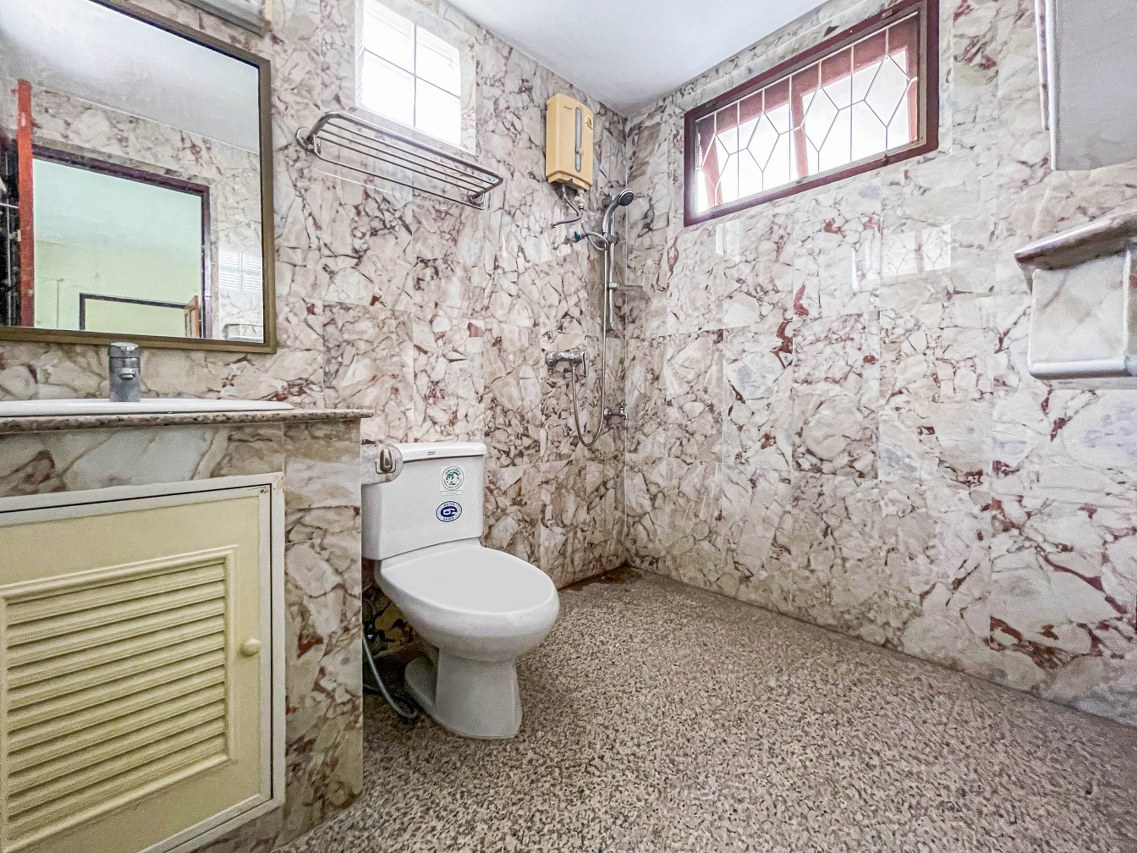 *****บ้านเดี่ยวมือสอง กรุงเทพ หมู่บ้าน บ้านภาณุ ปิ่นเกล้า-ตลิ่งชัน หลังมุม เนื้อที่กว้างขวางถึง 79.50  ตร.ว. ฟังก์ชัน 4 ห้องนอน 4 ห้องน้ำ ที่จอดรถ 2 คัน บ้านหลังใหญ่ ได้พื้นที่ใช้สอยกว้างขวาง ภายในสภาพสวยงาม การเดินทางสะดวกสบาย เชื่อมต่อถนนกาญจนาภิเษก, ถนนพุทธมณฑลสาย2 ใกล้ทางด่วน "ศรีรัช" จองเลยวันนี้!