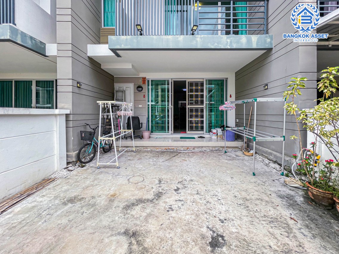 *****ทาวน์โฮมมือสองกรุงเทพมหานคร โครงการ ทาวน์พลัส ประชาอุทิศ เนื้อที่ 18.1 ตร.ว. ฟังก์ชัน 3 ห้องนอน 3 ห้องน้ำ 1 ที่จอดรถ เหมาะอยู่อาศัย หรือทำออฟฟิศ เดินทางสะดวก เพียง 5 นาทีถึงจุดขึ้นทางด่วน "กาญจนาภิเษก" ราคาถูกสุดในโครงการ!