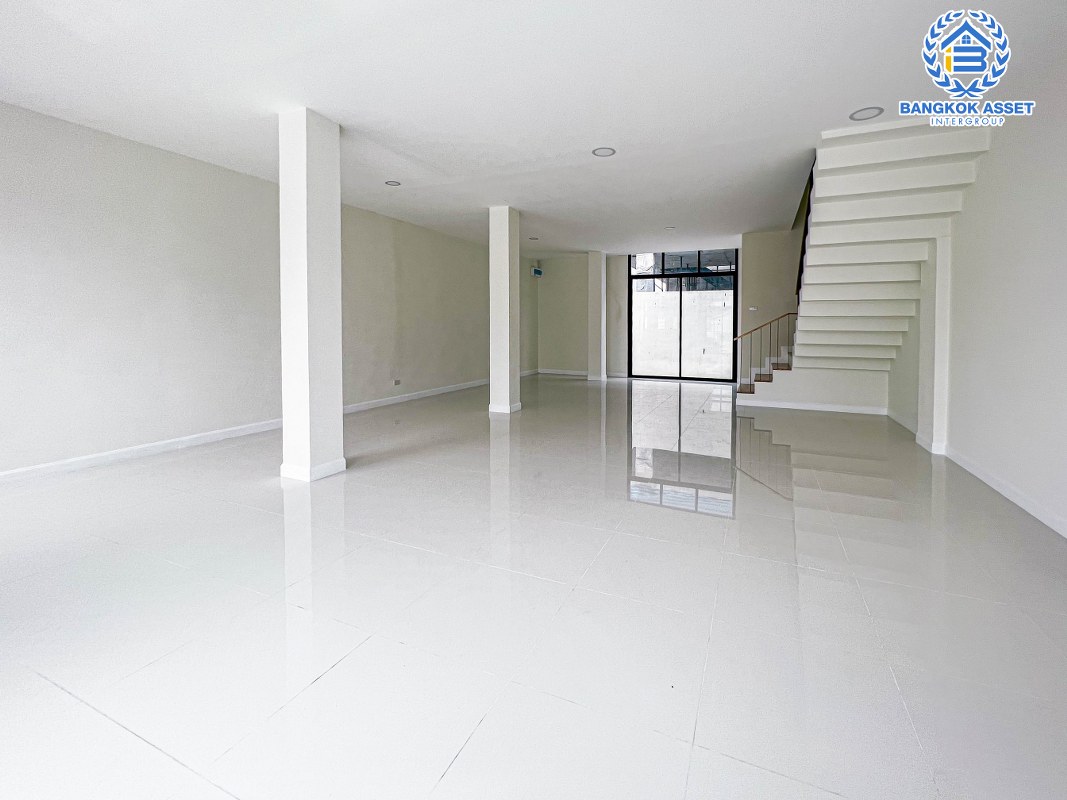 *****ทาวน์เฮ้าส์มือสองกรุงเทพมหานคร กับหมู่บ้าน ซอยแจ้งวัฒนะ6 จากผู้พัฒนาคุณภาพ Prompt เนื้อที่ 33.2 ตร.ว. หลังมุม! ตกแต่งสวยงาม พร้อมเฟอร์นิเจอร์! และฟังก์ชัน 3 ห้องนอน 3 ห้องน้ำ 2 ที่จอดรถ เดินทางสะดวก เชื่อมต่อถนนวิภาวดีรังสิต, ถนนแจ้งวัฒนะ ทำเลทองใกล้สนามบินดอนเมือง