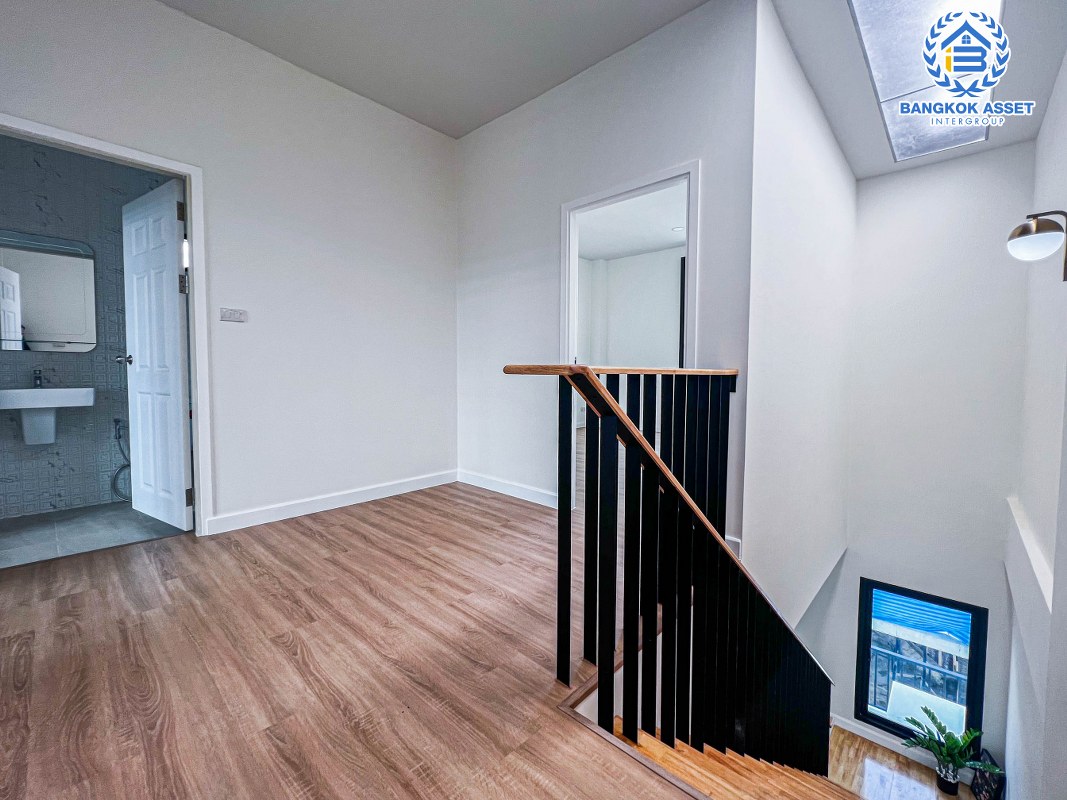 *****ทาวน์เฮ้าส์มือสองกรุงเทพมหานคร กับหมู่บ้าน ซอยแจ้งวัฒนะ6 จากผู้พัฒนาคุณภาพ Prompt เนื้อที่ 33.2 ตร.ว. หลังมุม! ตกแต่งสวยงาม พร้อมเฟอร์นิเจอร์! และฟังก์ชัน 3 ห้องนอน 3 ห้องน้ำ 2 ที่จอดรถ เดินทางสะดวก เชื่อมต่อถนนวิภาวดีรังสิต, ถนนแจ้งวัฒนะ ทำเลทองใกล้สนามบินดอนเมือง