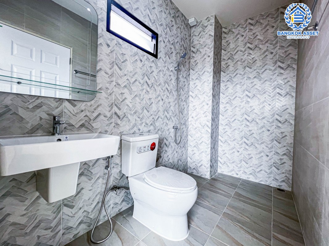 *****ทาวน์เฮ้าส์มือสองกรุงเทพมหานคร กับหมู่บ้าน ซอยแจ้งวัฒนะ6 จากผู้พัฒนาคุณภาพ Prompt เนื้อที่ 33.2 ตร.ว. หลังมุม! ตกแต่งสวยงาม พร้อมเฟอร์นิเจอร์! และฟังก์ชัน 3 ห้องนอน 3 ห้องน้ำ 2 ที่จอดรถ เดินทางสะดวก เชื่อมต่อถนนวิภาวดีรังสิต, ถนนแจ้งวัฒนะ ทำเลทองใกล้สนามบินดอนเมือง