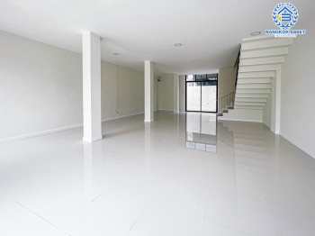 *****ทาวน์เฮ้าส์มือสองกรุงเทพมหานคร กับหมู่บ้าน ซอยแจ้งวัฒนะ6 จากผู้พัฒนาคุณภาพ Prompt เนื้อที่ 33.2 ตร.ว. หลังมุม! ตกแต่งสวยงาม พร้อมเฟอร์นิเจอร์! และฟังก์ชัน 3 ห้องนอน 3 ห้องน้ำ 2 ที่จอดรถ เดินทางสะดวก เชื่อมต่อถนนวิภาวดีรังสิต, ถนนแจ้งวัฒนะ ทำเลทองใกล้สนามบินดอนเมือง