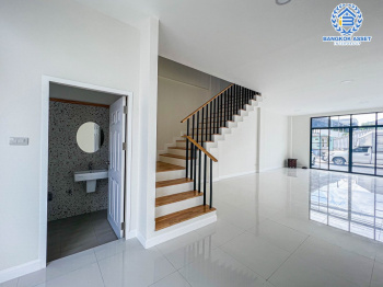 *****ทาวน์เฮ้าส์มือสองกรุงเทพมหานคร กับหมู่บ้าน ซอยแจ้งวัฒนะ6 จากผู้พัฒนาคุณภาพ Prompt เนื้อที่ 33.2 ตร.ว. หลังมุม! ตกแต่งสวยงาม พร้อมเฟอร์นิเจอร์! และฟังก์ชัน 3 ห้องนอน 3 ห้องน้ำ 2 ที่จอดรถ เดินทางสะดวก เชื่อมต่อถนนวิภาวดีรังสิต, ถนนแจ้งวัฒนะ ทำเลทองใกล้สนามบินดอนเมือง