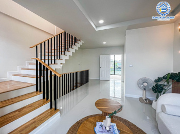 *****ทาวน์เฮ้าส์มือสองกรุงเทพมหานคร กับหมู่บ้าน ซอยแจ้งวัฒนะ6 จากผู้พัฒนาคุณภาพ Prompt เนื้อที่ 33.2 ตร.ว. หลังมุม! ตกแต่งสวยงาม พร้อมเฟอร์นิเจอร์! และฟังก์ชัน 3 ห้องนอน 3 ห้องน้ำ 2 ที่จอดรถ เดินทางสะดวก เชื่อมต่อถนนวิภาวดีรังสิต, ถนนแจ้งวัฒนะ ทำเลทองใกล้สนามบินดอนเมือง