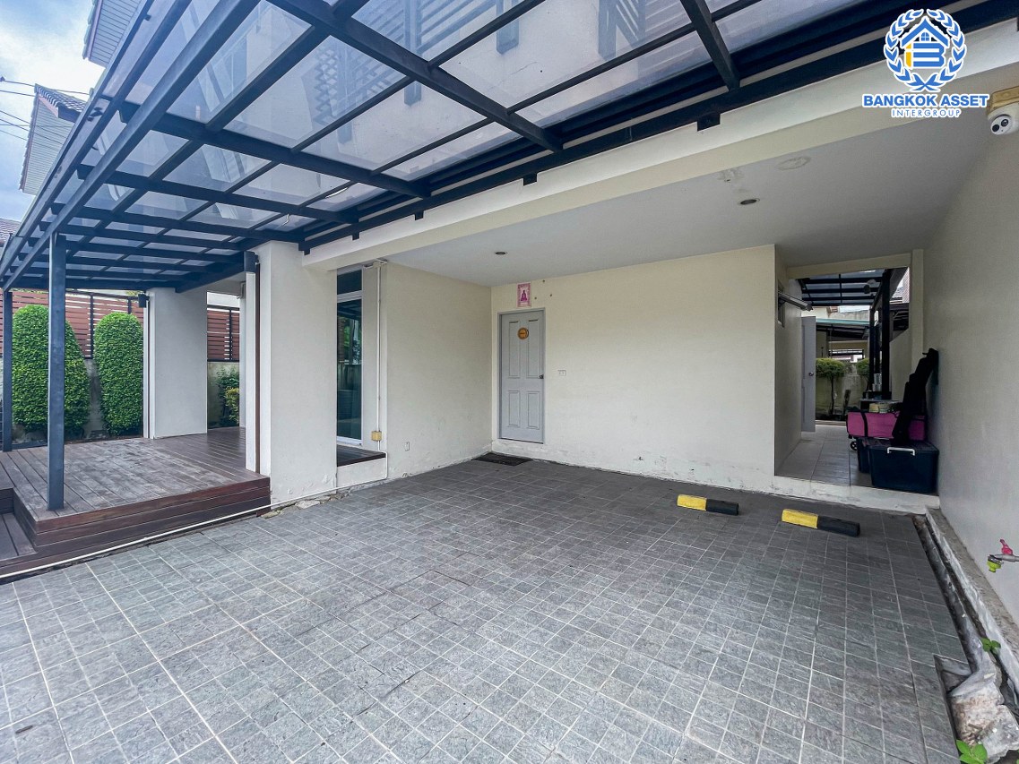 *****บ้านแฝดมือสองนนทบุรี โครงการ ชิชากร กาญจนาภิเษก เนื้อที่กว้างเกือบ 36 ตร.ว. ฟังก์ชัน 3 ห้องนอน 2 ห้องน้ำ 2 ที่จอดรถ บ้านพร้อมอยู่ บนทำเลติดถนนกาญจนาภิเษก เชื่อมต่อ ถนนรัตนาธิเบศร์, ถนนราชพฤกษ์ ใกล้รถไฟฟ้าสายสีม่วง "สถานีตลาดบางใหญ่" และทางด่วน