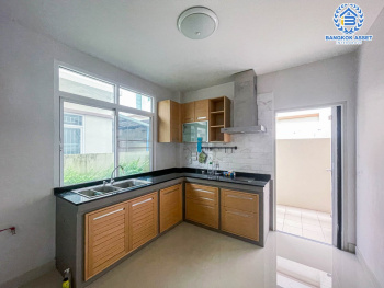 *****บ้านแฝดมือสองนนทบุรี โครงการ ชิชากร กาญจนาภิเษก เนื้อที่กว้างเกือบ 36 ตร.ว. ฟังก์ชัน 3 ห้องนอน 2 ห้องน้ำ 2 ที่จอดรถ บ้านพร้อมอยู่ บนทำเลติดถนนกาญจนาภิเษก เชื่อมต่อ ถนนรัตนาธิเบศร์, ถนนราชพฤกษ์ ใกล้รถไฟฟ้าสายสีม่วง "สถานีตลาดบางใหญ่" และทางด่วน