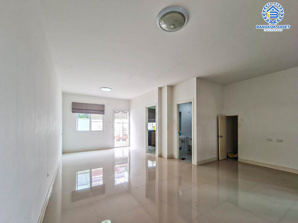 *****ทาวน์เฮ้าส์มือสองนนทบุรี โครงการ ไลโอ รัตนาธิเบศร์-เวสต์เกต #หลังมุม เนื้อที่กว้างขวางถึง 37.1 ตร.ว. ฟังก์ชัน 3 ห้องนอน 2 ห้องน้ำ 2 ที่จอดรถ สภาพดีแม้จะผ่านการอยู่อาศัยมา บนทำเลเยี่ยม เพียง 10 นาทีก็ถึงรถไฟฟ้าสายสีม่วง "สถานีสามแยกบางใหญ่" ใกล้เซ็นทรัลเวสต์เกต