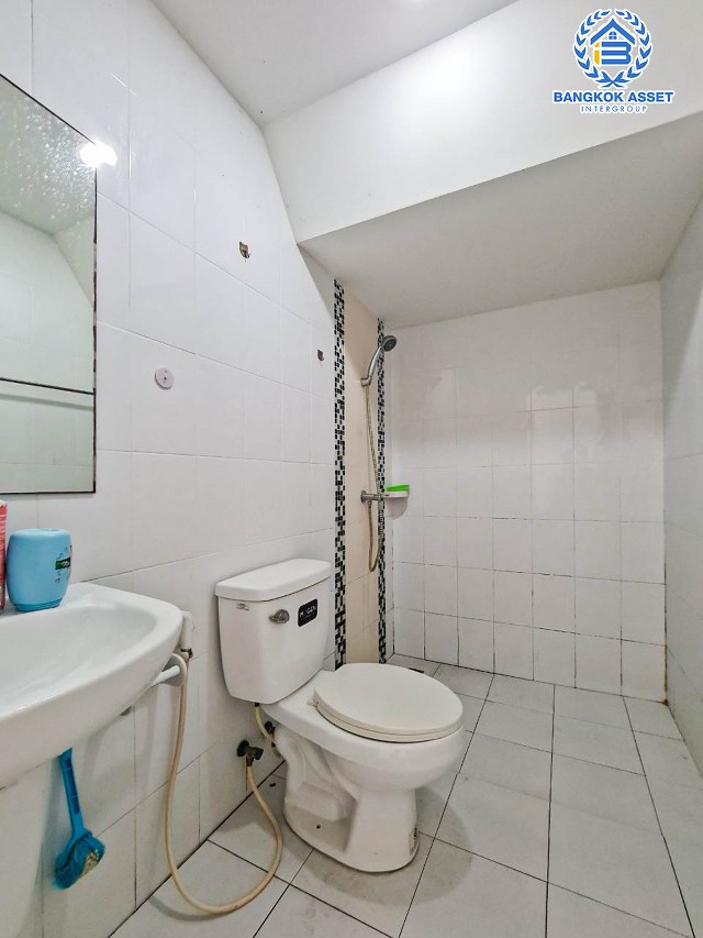 *****ทาวน์เฮ้าส์มือสองนนทบุรี โครงการ ไลโอ รัตนาธิเบศร์-เวสต์เกต #หลังมุม เนื้อที่กว้างขวางถึง 37.1 ตร.ว. ฟังก์ชัน 3 ห้องนอน 2 ห้องน้ำ 2 ที่จอดรถ สภาพดีแม้จะผ่านการอยู่อาศัยมา บนทำเลเยี่ยม เพียง 10 นาทีก็ถึงรถไฟฟ้าสายสีม่วง "สถานีสามแยกบางใหญ่" ใกล้เซ็นทรัลเวสต์เกต