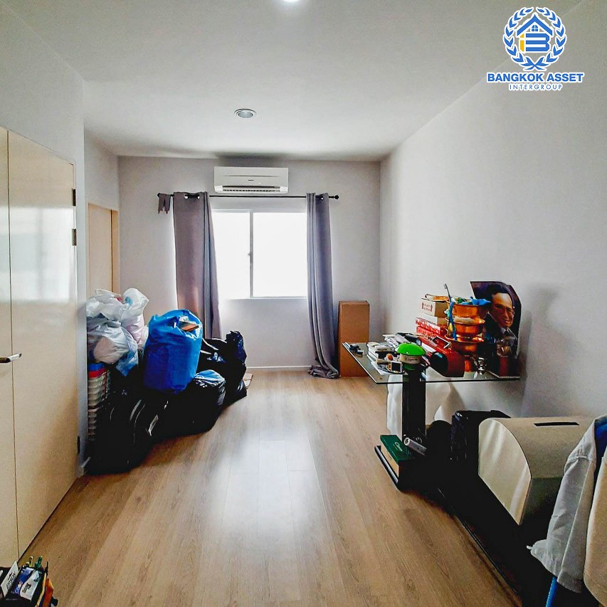 *****ทาวน์เฮ้าส์มือสอง โครงการ บ้านกลางเมือง สุขุมวิท77 เนื้อที่ 20 ตร.ว. ฟังก์ชัน 3 ห้องนอน 3 ห้องน้ำ 2 ที่จอดรถ เรียบหรูสไตล์ Minimal มีความเป็นส่วนตัว ทำเลดี เชื่อมต่อถนนรามคำแหง, ถนนสุขุมวิท77, ถนนพัฒนาการ ใกล้รถไฟฟ้าสายสีเขียว "สถานีอ่อนนุช" และจุดขึ้นทางด่วน "รามอินทรา-อาจณรงค์"