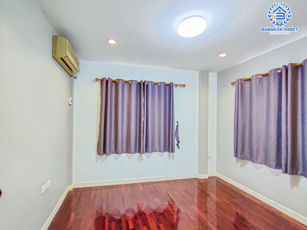 *****บ้านเดี่ยวมือสองกรุงเทพมหานคร หมู่บ้านเพิ่มทรัพย์ บางแค16 เนื้อที่ 55 ตร.ว. สวยงาม พร้อมอยู่ ฟังก์ชัน 3 ห้องนอน 2 ห้องน้ำ 2 ที่จอดรถ แถมฟรี! ปั๊มน้ำและแทงค์น้ำ ทำเลดี เดินทางสะดวก เชื่อมต่อถนนกัลปพฤกษ์, ถนนกาญจนาภิเษก, ถนนเอกชัย ใกล้ตลาดอินดี้ กัลปพฤกษ์และห้างสรรพสินค้า "เดอะมอลบางแค"